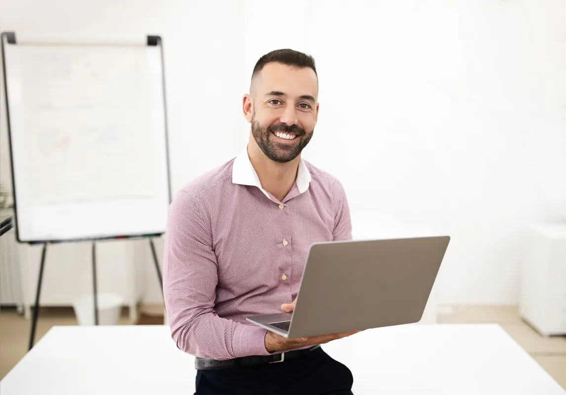 Online Computer Repair Services Technician connected remotely with customer.jpg